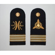 Spalline (paio) per uniforme di servizio estiva (S.E.B) e ordinaria estiva (O.E.) per Capo di prima classe della Marina Militare Italiana (tutte le categorie) Spalline (paio) per uniforme di servizio estiva (S.E.B) e ordinaria estiva (O.E.) per Capo di prima classe della Marina Militare Italiana (tutte le categorie)